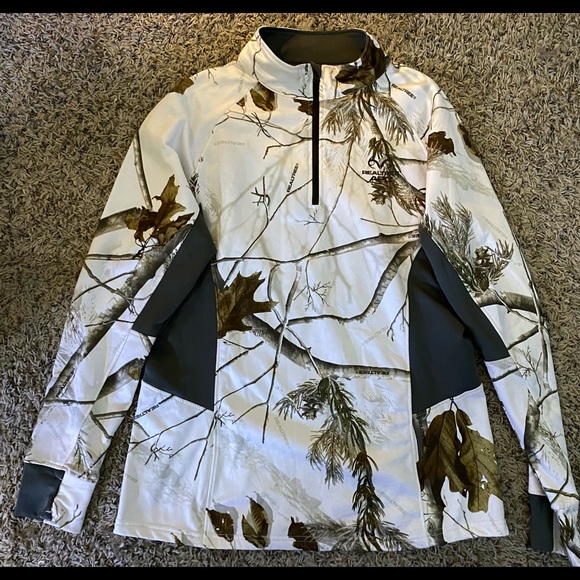 Realtree white pullover - Picture 1 of 1